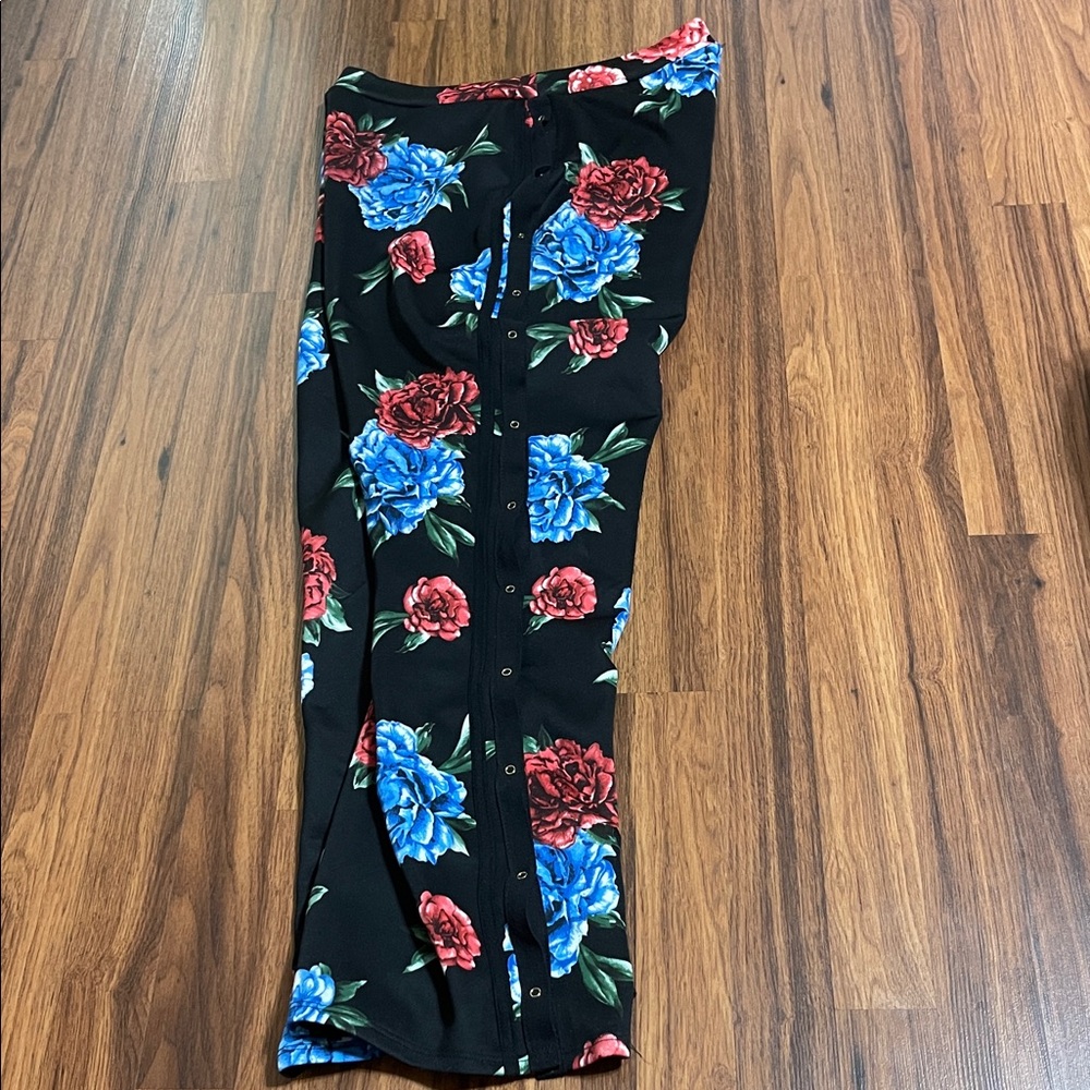Minette Black Floral pull on and side snap pull away pants size L - Picture 4 of 6
